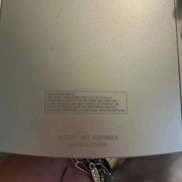 Oregon Scientific BAR888RA
Wireless Weather Forcast Radio
Station Clock/ Remote - Picture 4 of 4